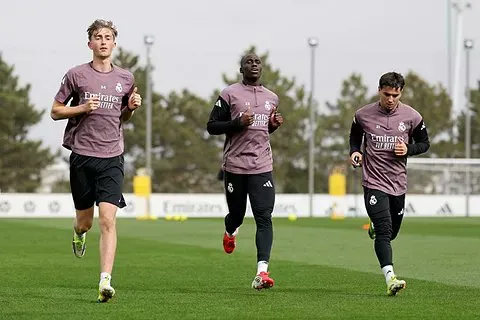 彩经网官网-科贝：皇马主力球员今日进行康复训练，姆巴佩等人仍在恢复