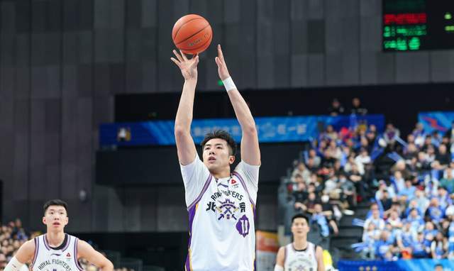 彩经网官网-轰21+15又砍27+11!争议内线打成北控第一核心,闵鹿蕾没看错人